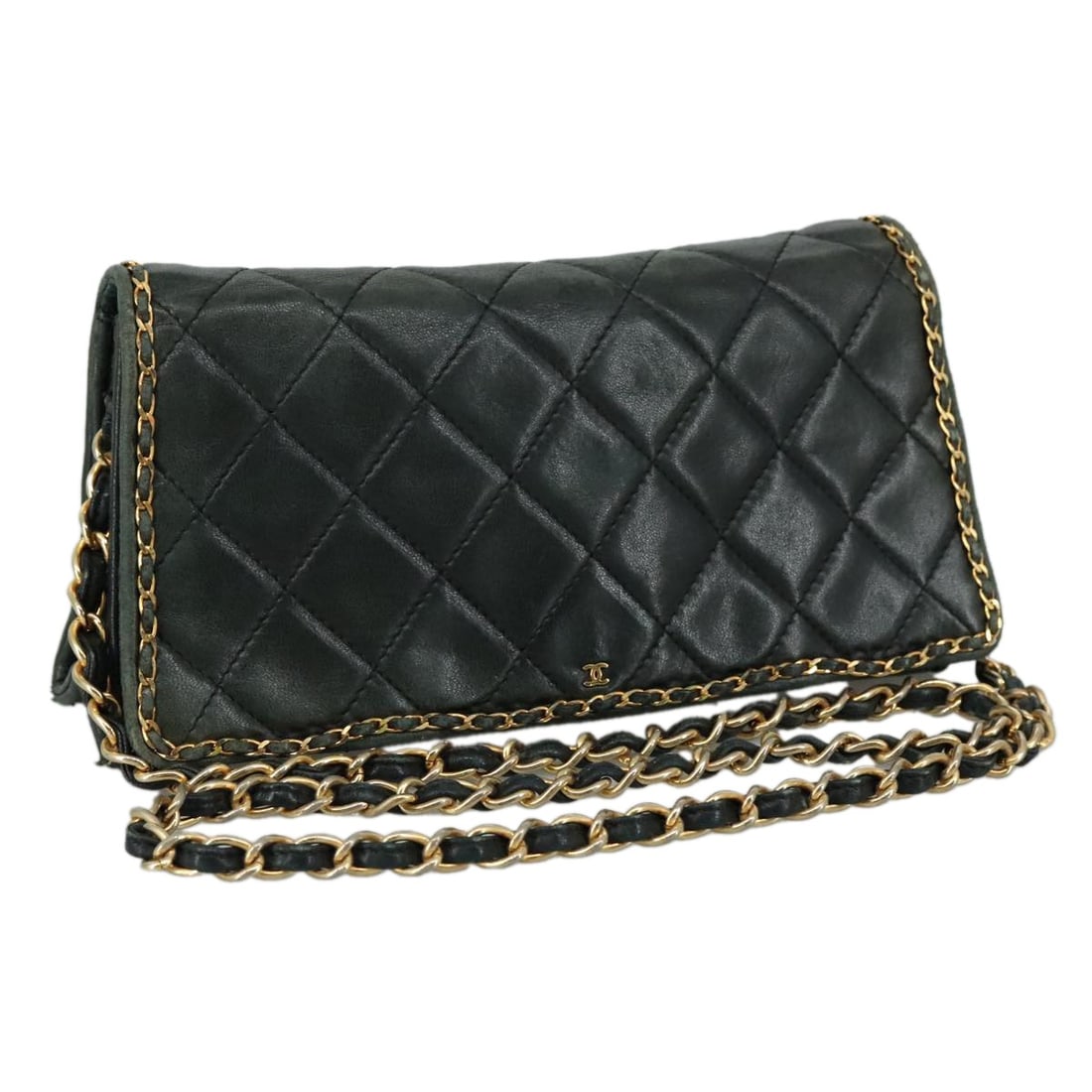 CHANEL Black Leather CC Chain Strap Shoulder Bag: CHANEL Black Leather CC Chain Strap Shoulder Bag Authentic CHANEL chain shoulder bag in black leather. This women's shoulder bag is made in Italy and features the classic CC design. It is a heavily us