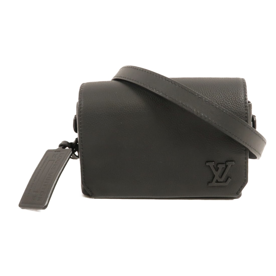 Louis Vuitton M24769 LV Takeoff Messenger PM black calfskin bag: Louis Vuitton M24769 LV Takeoff Messenger PM black calfskin bag Louis Vuitton LV Takeoff Messenger PM shoulder bag in black Aerogram calfskin. This men's bag features a compact messenger silhouette wi
