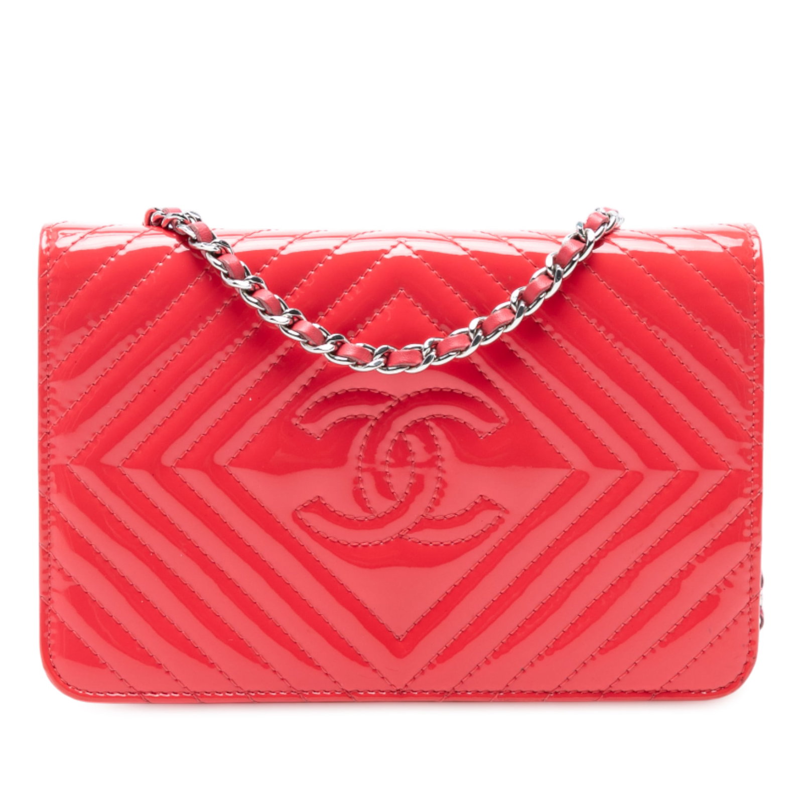 Chanel CC Red Patent Leather Wallet On Chain: Chanel CC Red Patent Leather Wallet On Chain Elevate your accessory collection with the Chanel CC Patent Diamond Quilted Wallet On Chain. Crafted from luxurious quilted patent leather, this striking r
