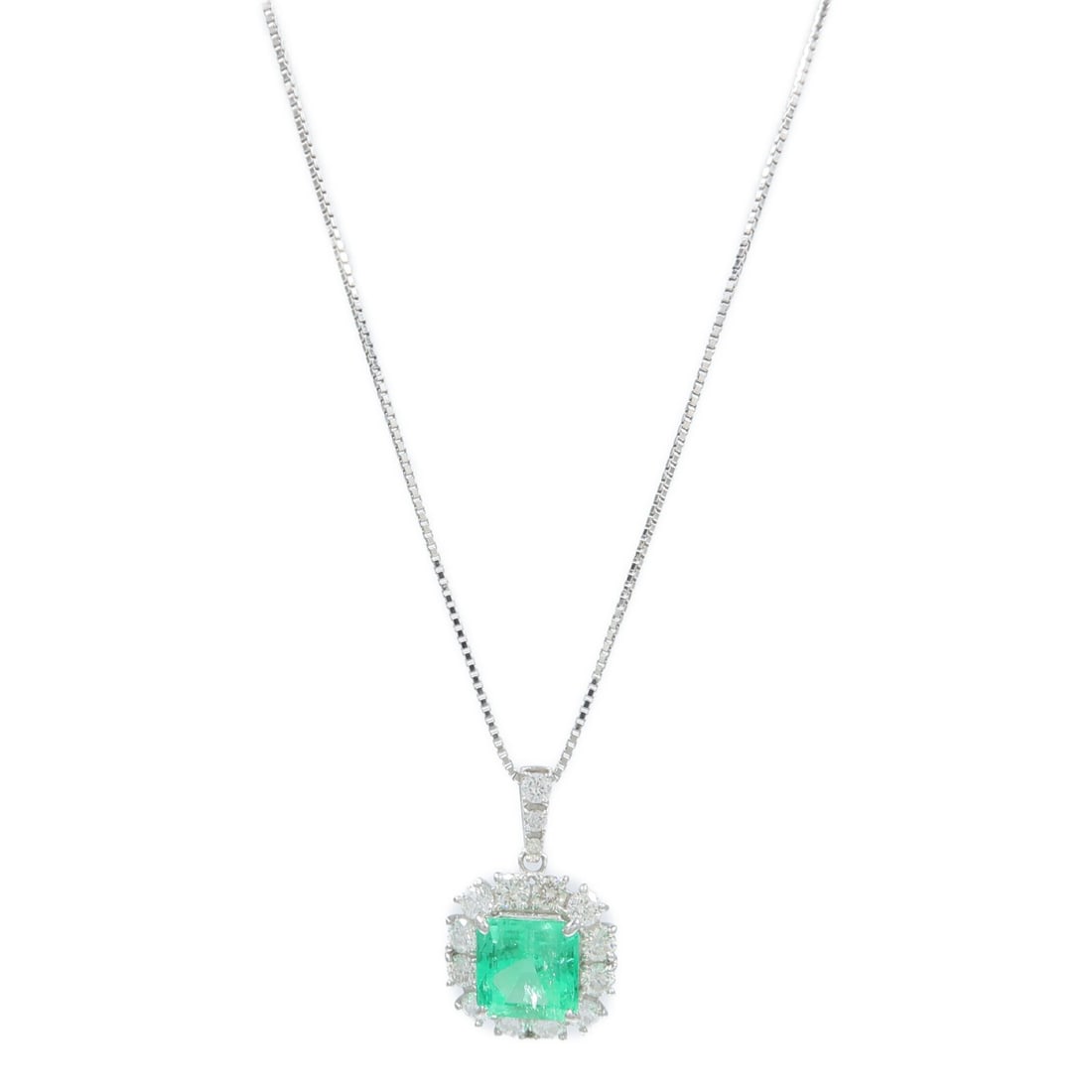 Pt950 Pt850 Platinum Emerald Diamond Necklace Green Clear: Pt950 Pt850 Platinum Emerald Diamond Necklace Green Clear Women's emerald and diamond necklace crafted in platinum, featuring a green and clear color palette. This piece is designed with an emerald an