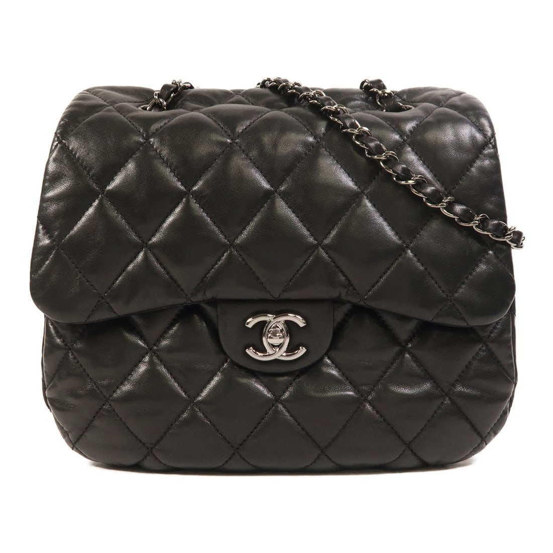 CHANEL CC Leather Shoulder Bag Black Chain Strap: CHANEL CC Leather Shoulder Bag Black Chain Strap Black CHANEL CC chain shoulder bag in leather, designed for women and presented in very good AB condition. It features a turn lock closure, one outside