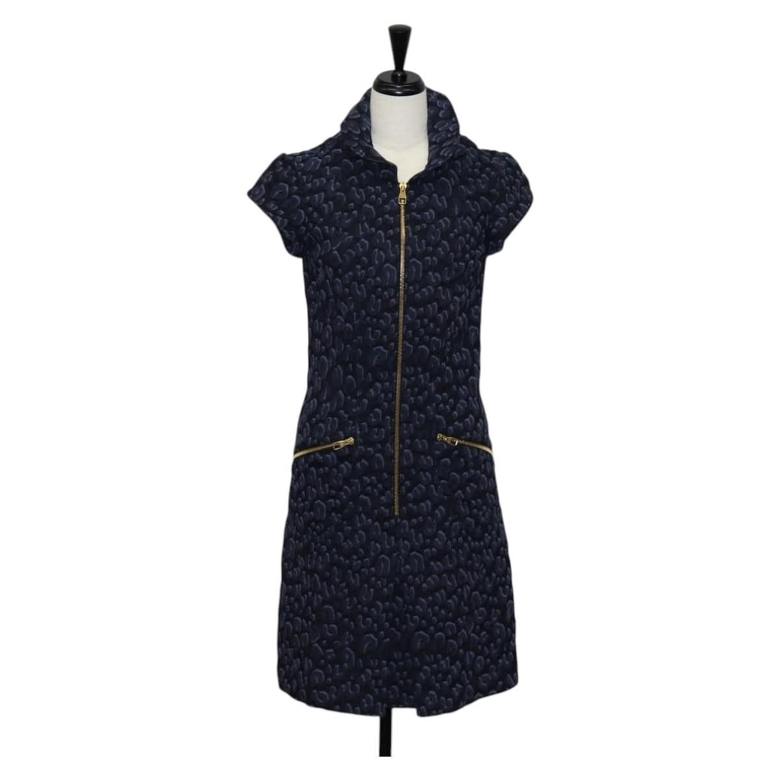 Louis Vuitton Navy Cotton One Piece Shirt Made in Italy: Louis Vuitton Navy Cotton One Piece Shirt Made in Italy This authentic LOUIS VUITTON one-piece shirt showcases a classic navy color, crafted from high-quality cotton for a comfortable fit. Designed in