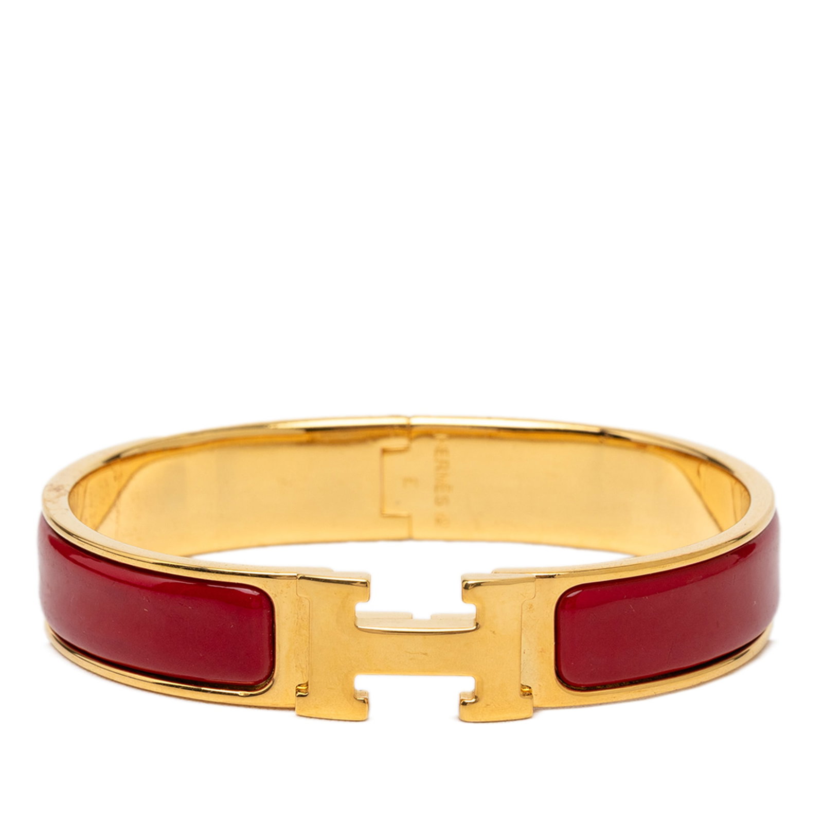 Hermes Clic H PM narrow enamel bracelet red: Hermes Clic H PM narrow enamel bracelet red Hermes Narrow Enamel Clic H Bracelet PM in red with a gold-tone metal body, enamel detailing, and a metal clasp closure. Made in France. Condition is B+ wit