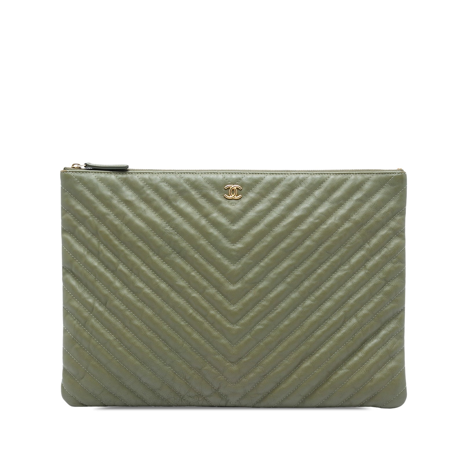 Chanel O Case Large CC Chevron Calfskin Leather Clutch Green: Chanel O Case Large CC Chevron Calfskin Leather Clutch Green Large Chanel O Case clutch in green chevron calfskin with a top zip closure and an exterior back slip pocket. Made in Italy. Condition AB w
