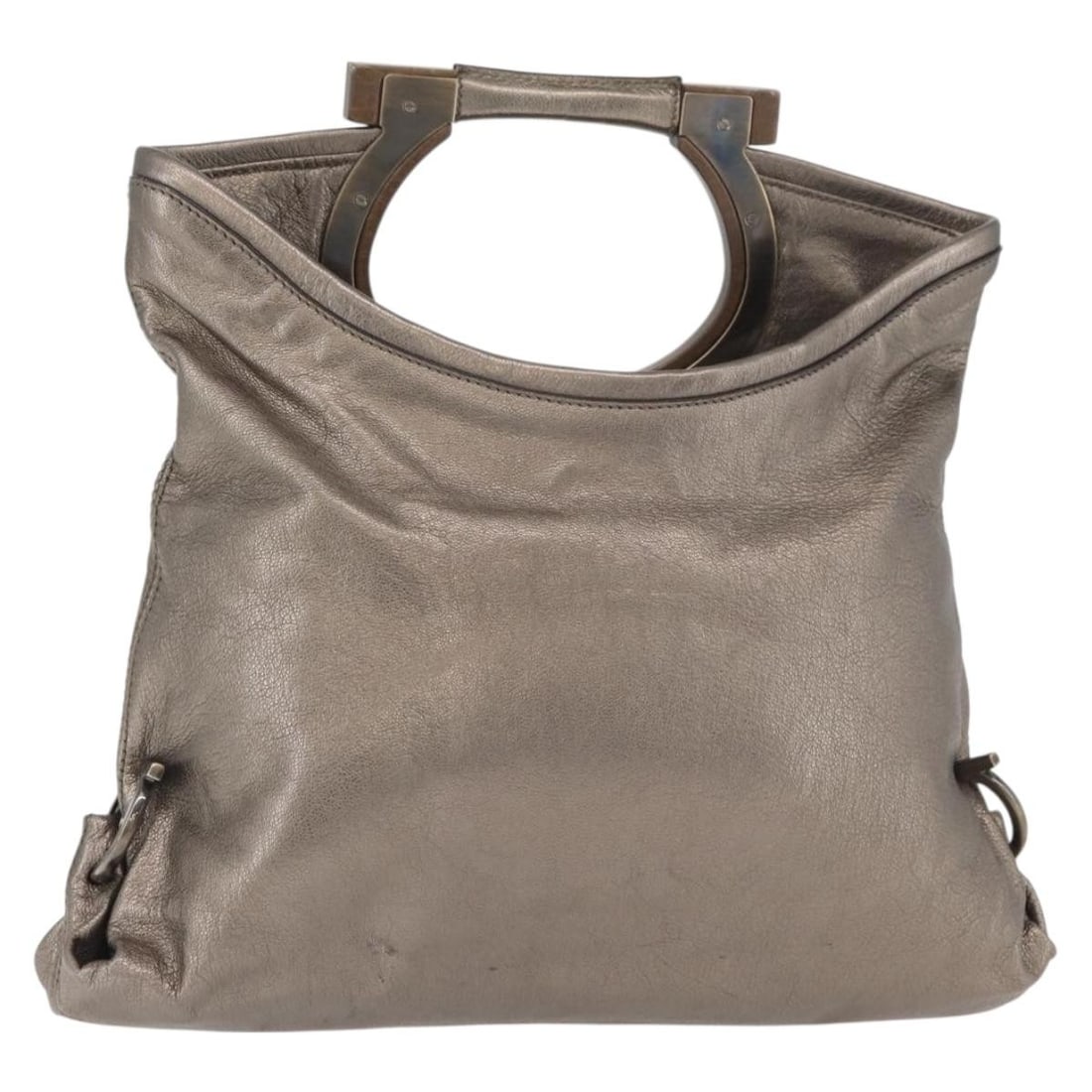 Gold Leather Clutch Purse Salvatore Ferragamo Italy: Gold Leather Clutch Purse Salvatore Ferragamo Italy Salvatore Ferragamo women's clutch bag in gold leather, made in Italy. This piece is offered without the original box or dust bag; only the item sho
