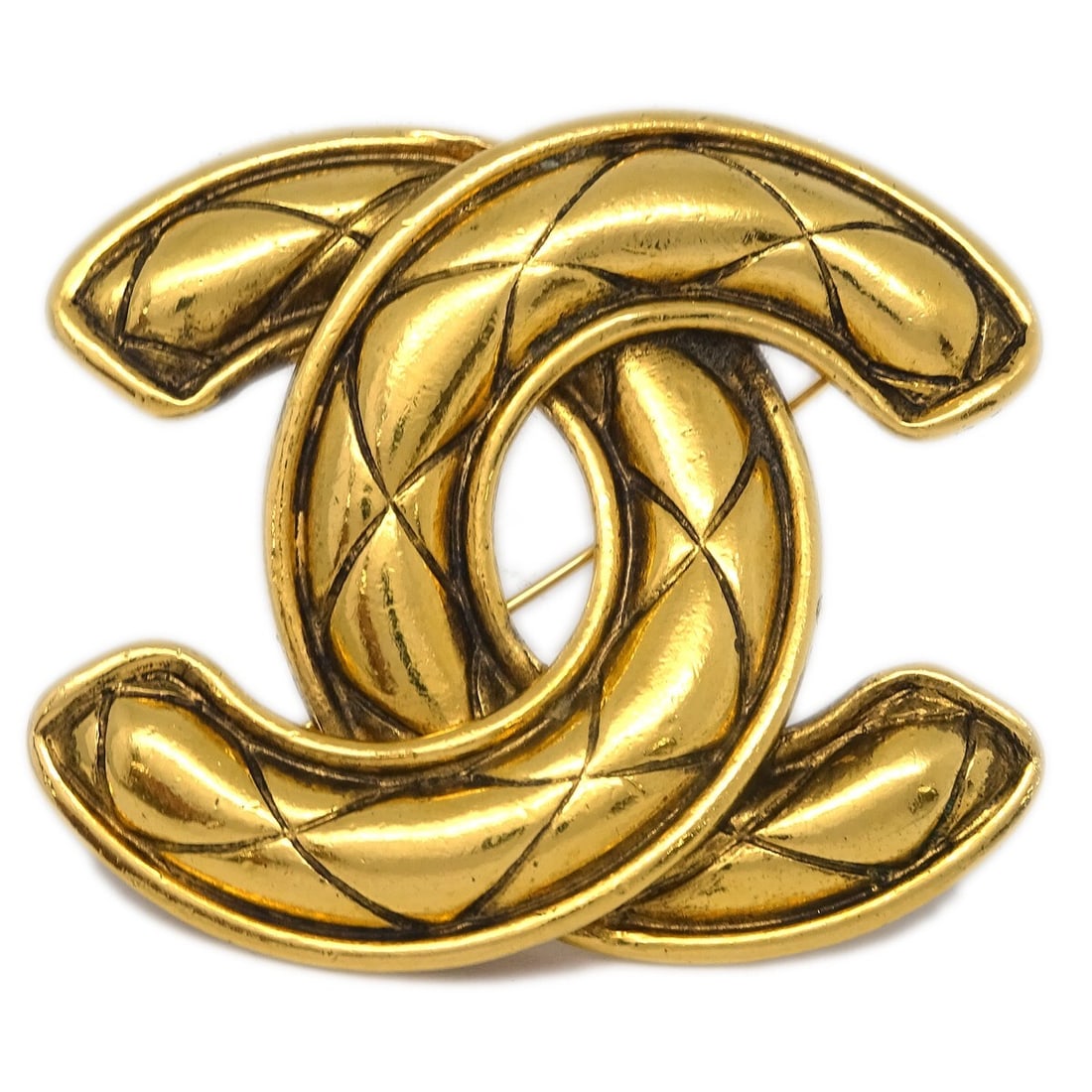CHANEL CC Gold Plated Brooch Pin France 1152: CHANEL CC Gold Plated Brooch Pin France 1152 Chanel CC brooch pin in gold-plated metal, made in France. This brooch features the iconic interlocking CC design and shows light wear consistent with prio