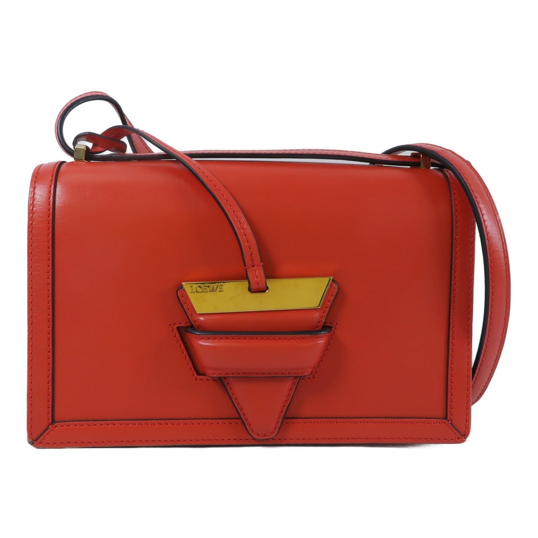 LOEWE Barcelona 051710 Red Calfskin Shoulder Bag Gold Tone: LOEWE Barcelona 051710 Red Calfskin Shoulder Bag Gold Tone Loewe Barcelona shoulder bag in red calfskin leather with a flap-front design and one open interior pocket. Made in Spain, this women's bag i