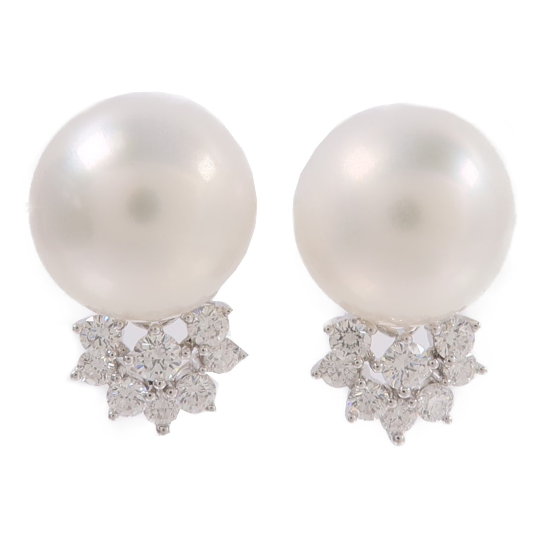18K White Gold Pearl Diamond Earring 0.745ct 20mm: 18K White Gold Pearl Diamond Earring 0.745ct 20mm Pearl and diamond earrings in 18K white gold, with a clear and white color presentation. The item is identified as model Pearl and is in very good AB 