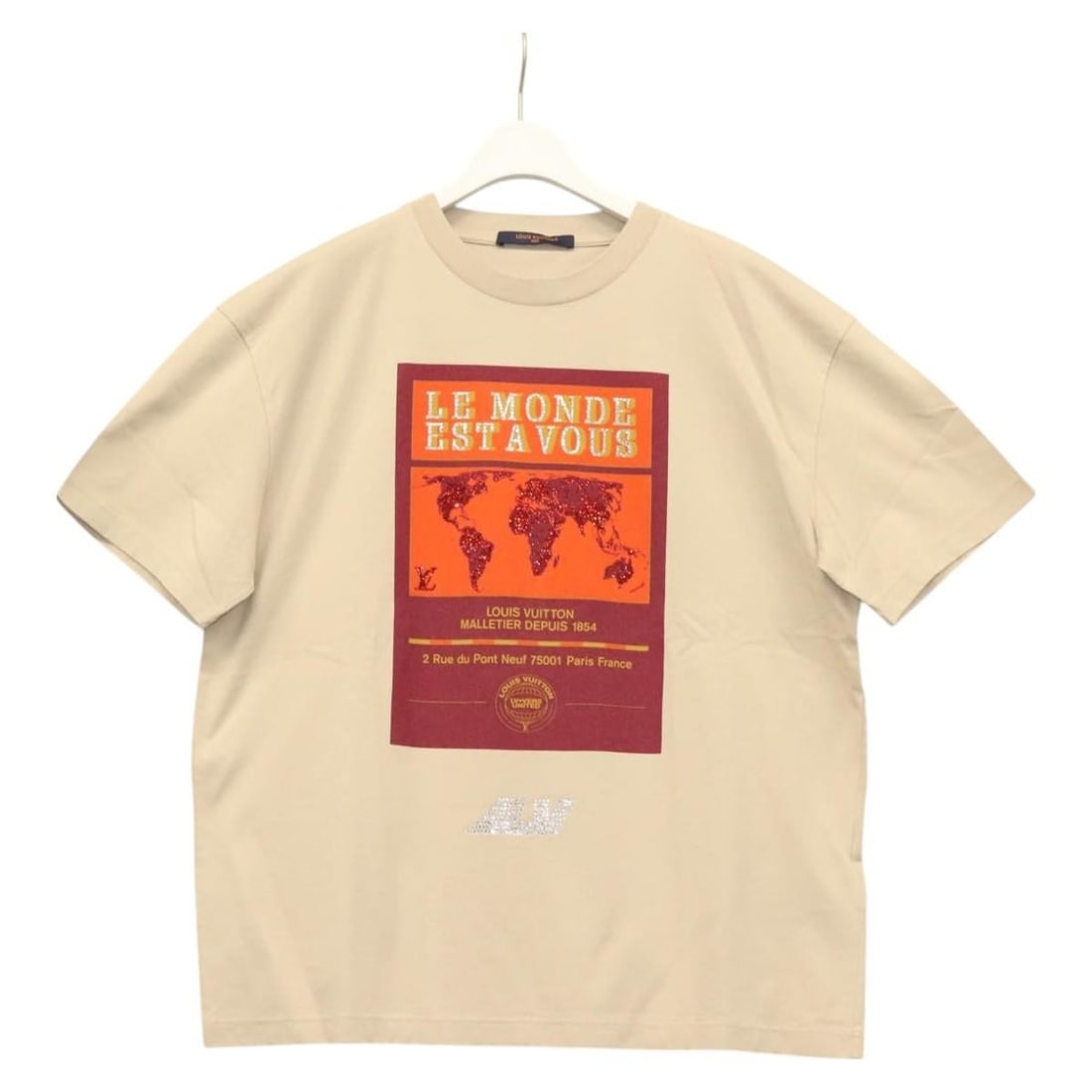Louis Vuitton Beige Cotton Shirt Womens Made in Italy: Louis Vuitton Beige Cotton Shirt Womens Made in Italy Louis Vuitton beige cotton shirt for women, made in Italy. This piece includes the item box and is in pristine condition with slight surface wrink