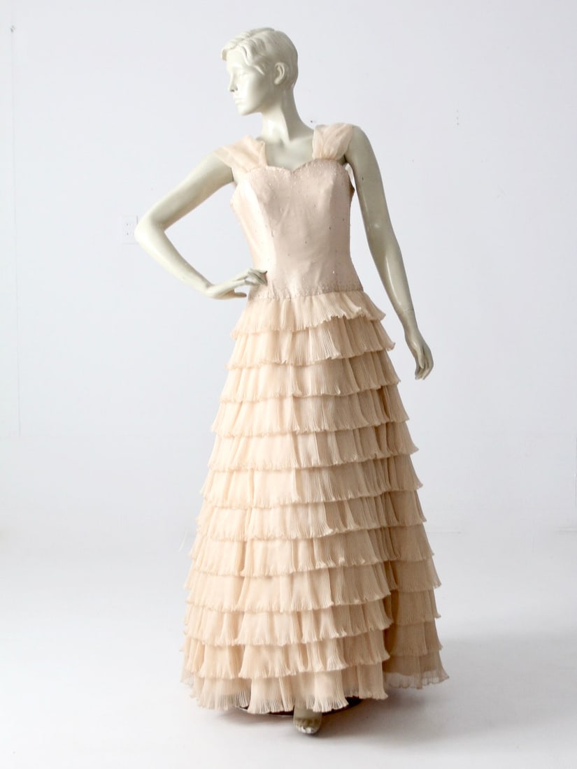 Elegant Vintage Terani Couture Wedding Gown Early 1990s: Elegant Vintage Terani Couture Wedding Gown Early 1990s This exquisite early 1990s Vintage Terani Couture Wedding Gown embodies timeless elegance. The gown features a shimmering buff tone with a fitte