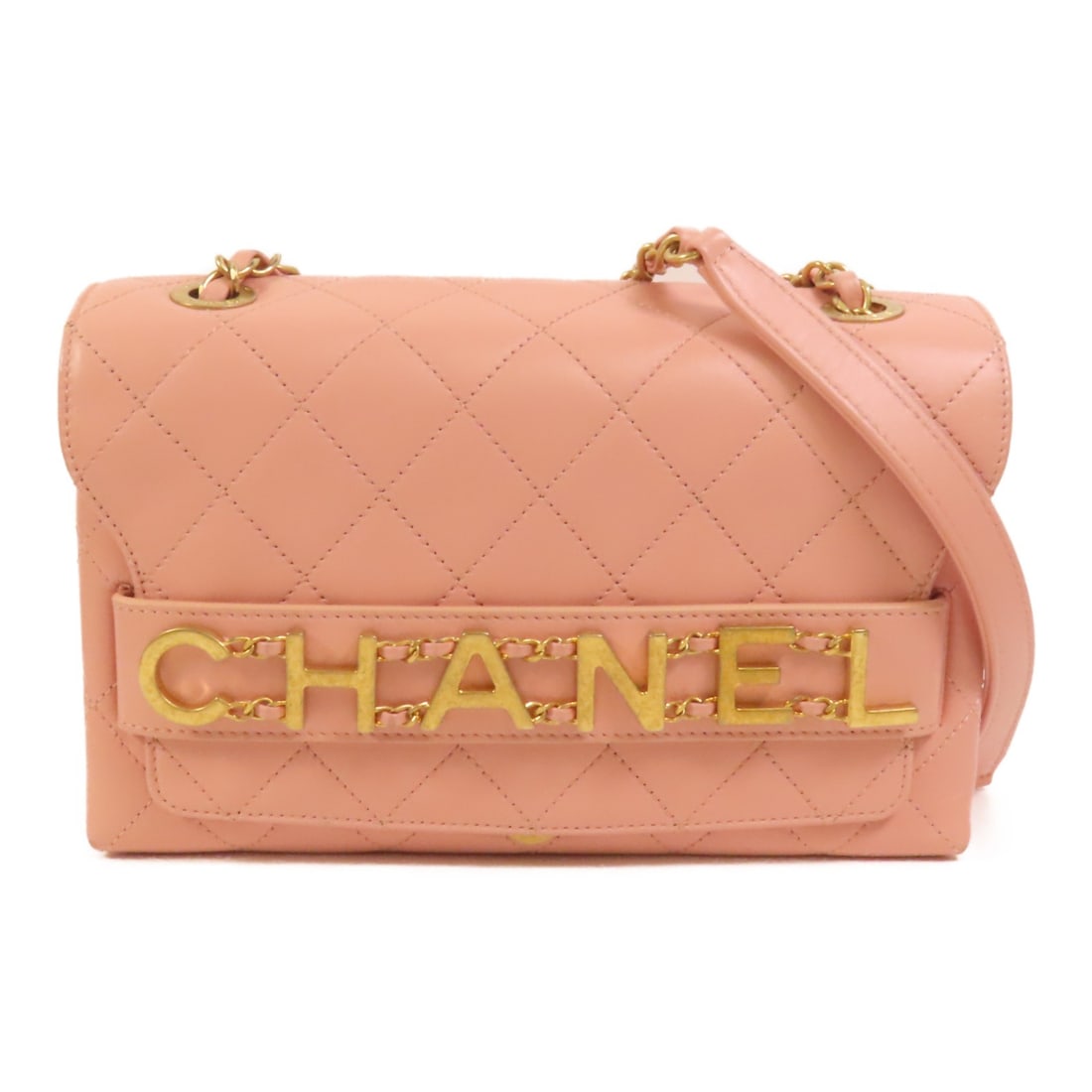 CHANEL CC Pink Leather Shoulder Bag with Gold Tone Chain: CHANEL CC Pink Leather Shoulder Bag with Gold Tone Chain CHANEL CC GHW Chain Shoulder Bag in pink leather, designed for women. This shoulder bag features a magnetic pocket and one inside zip pocket, a