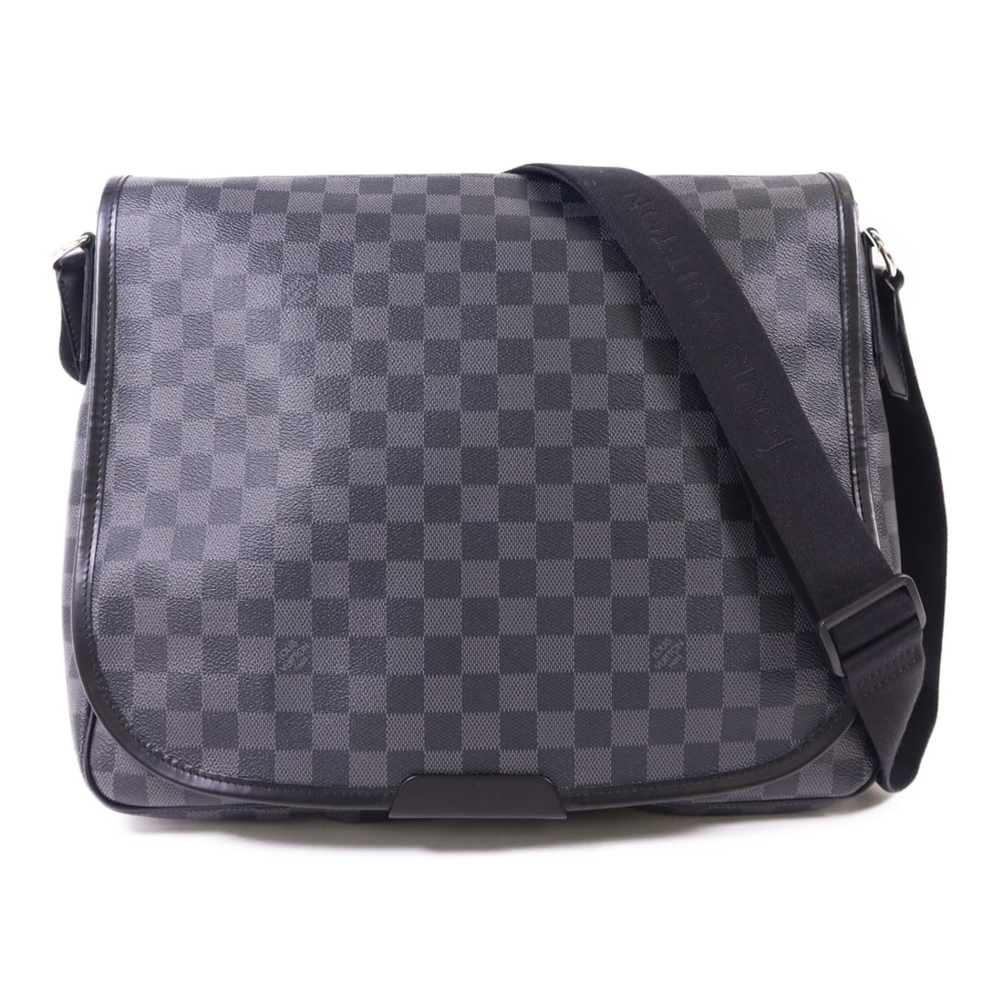 Louis Vuitton Daniel GM N58033 mens shoulder bag Damier Graphite black: Louis Vuitton Daniel GM N58033 mens shoulder bag Damier Graphite black Louis Vuitton LV Daniel GM shoulder bag in Damier Graphite and black PVC coated canvas. This mens regular-size bag is made in Fra