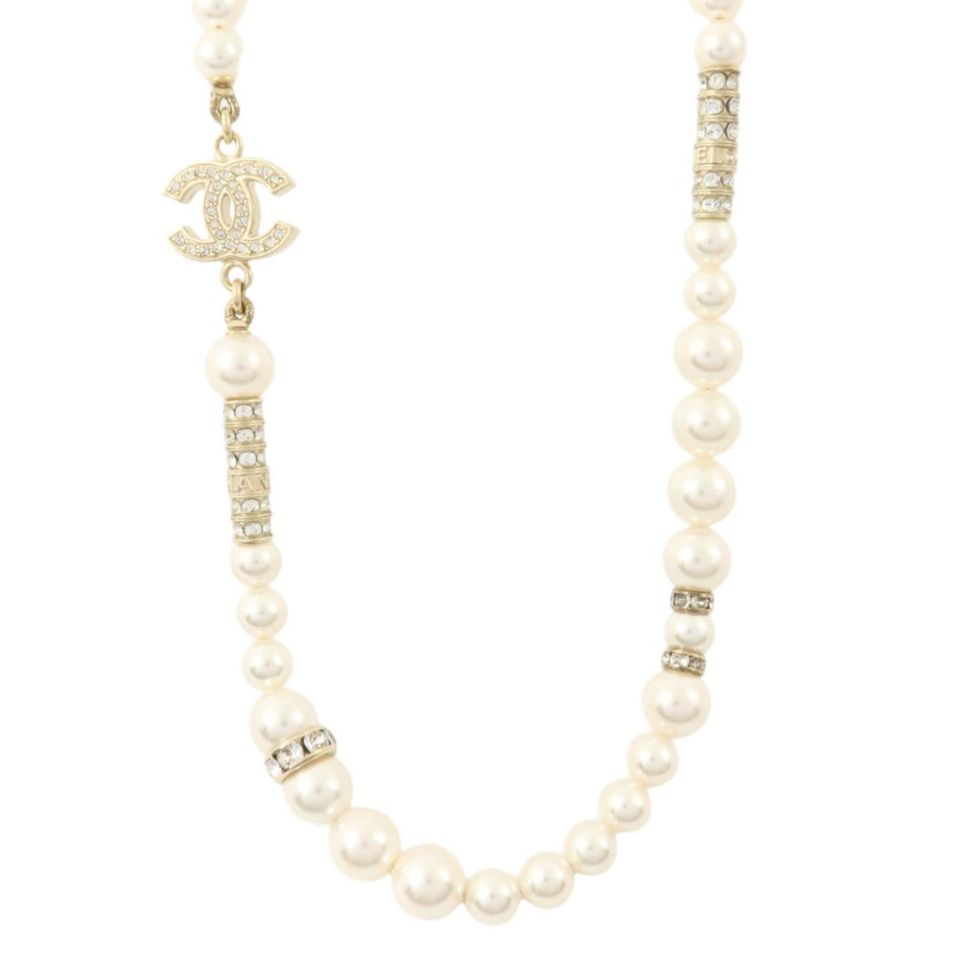 CHANEL CC PVC Necklace in White and Gold Tone: CHANEL CC PVC Necklace in White and Gold Tone CHANEL CC necklace in white and gold-tone PVC and metal. This women's necklace features the iconic CC motif and includes a storage box. Condition is AB: V