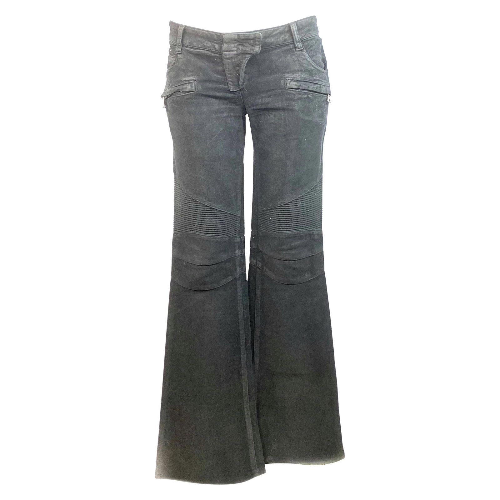 Balmain size 40 black flare pants with silver zip pockets: Balmain size 40 black flare pants with silver zip pockets Balmain black flare jeans pants in size 40, crafted in cotton with a suede finish. The design features a flare leg and two pockets with silver