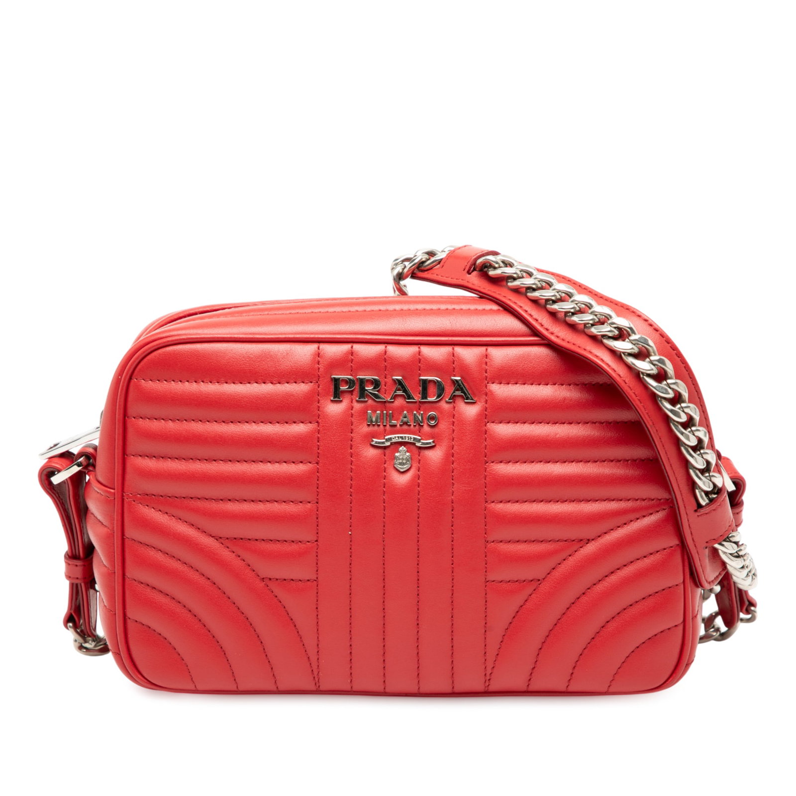 Prada Diagramme Soft Calfskin Camera Bag Red Italy: Prada Diagramme Soft Calfskin Camera Bag Red Italy Introducing the Prada Soft Calfskin Diagramme Camera Bag, a stylish accessory crafted from soft calf leather. This bag features a curb chain link str