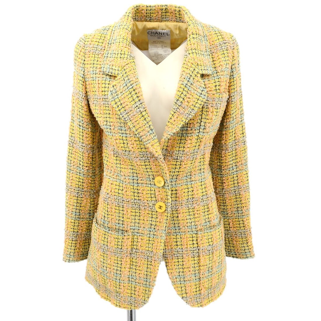 CHANEL 94A Tweed Blazer Size 36 Yellow Wool Mohair: CHANEL 94A Tweed Blazer Size 36 Yellow Wool Mohair Chanel 94A women's tweed jacket in yellow with black accents, designed in a single-breasted silhouette with long sleeves and a mid-length cut. Made i