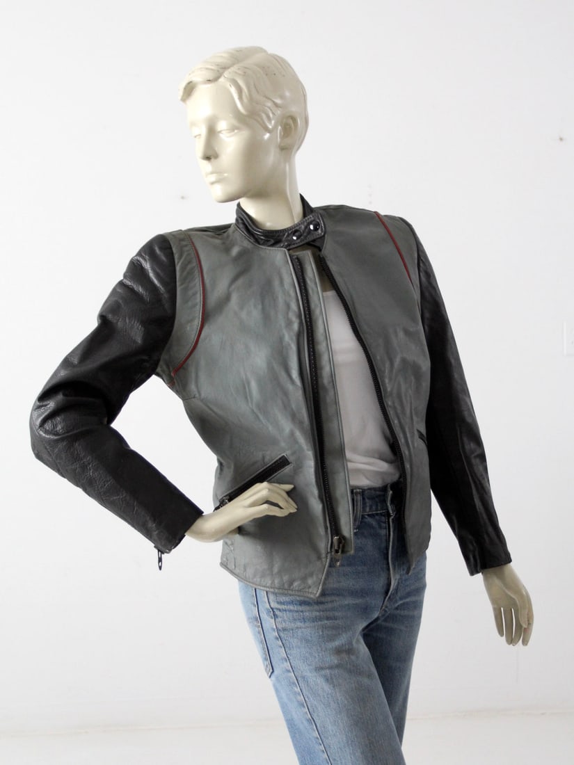 Vintage AMF Harley-Davidson Leather Jacket Women's 1970s Red Piping: Vintage AMF Harley-Davidson Leather Jacket Women's 1970s Red Piping This vintage women's AMF Harley-Davidson leather jacket from the late 1970s is a stylish piece crafted from black and gray leather w