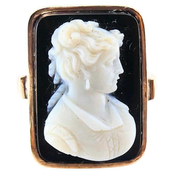 14k Gold Antique Cameo Ring Size 6.5 Rectangular: 14k Gold Antique Cameo Ring Size 6.5 Rectangular Antique ring in 14k gold featuring a rectangular carved cameo at the center. The cameo is carved in relief from layered stone and shows a white portrai