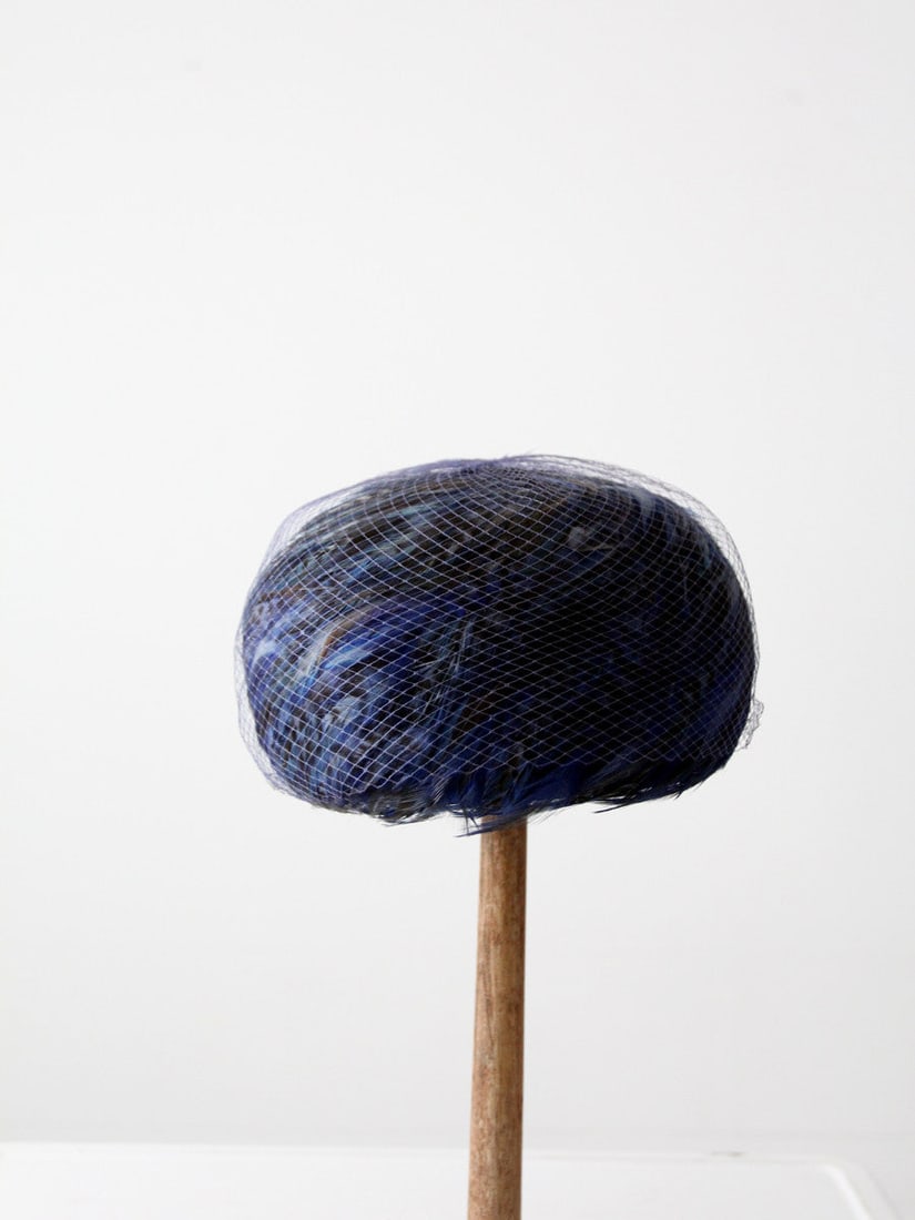 1950s Vintage Blue Feathered Pillbox Hat (1 of 6)