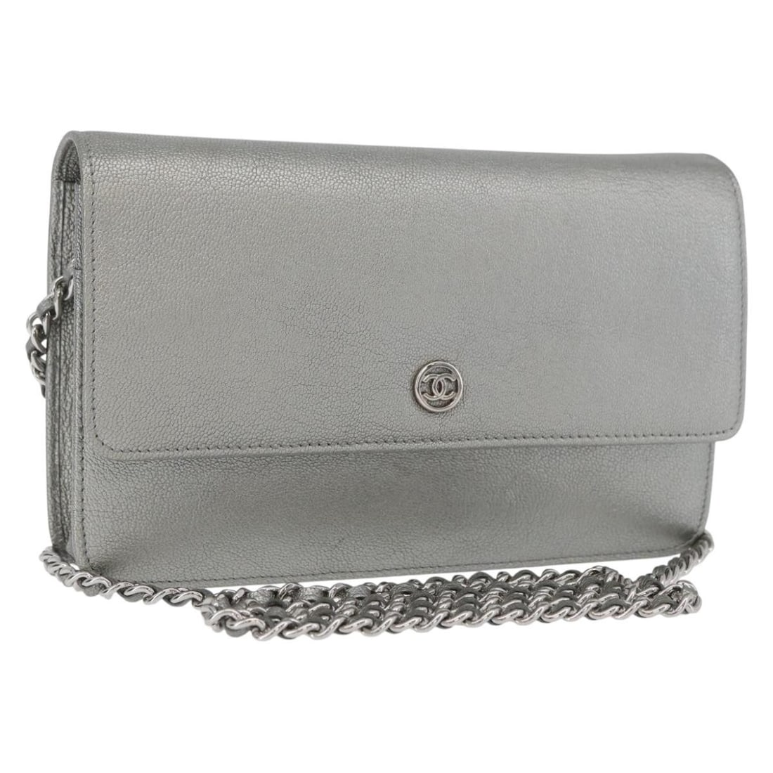 CHANEL Leather Shoulder Bag Silver Chain Wallet with Box Card: CHANEL Leather Shoulder Bag Silver Chain Wallet with Box Card CHANEL chain wallet shoulder bag in silver leather, made in Italy. It comes with an item box and guarantee card. The bag is described as b