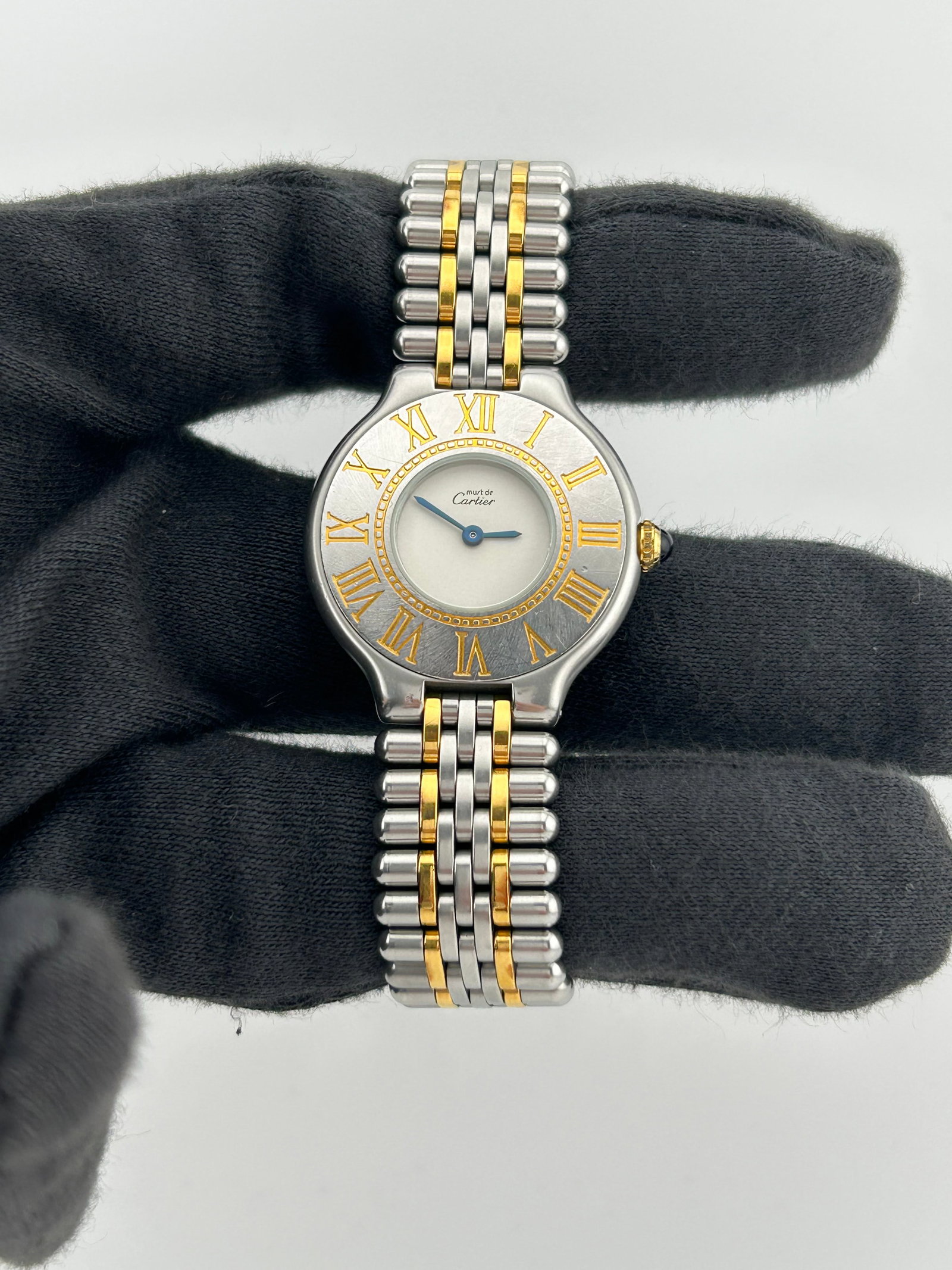 Cartier Ref. 1340 ladies wristwatch silver dial steel and yellow gold papers: Cartier Ref. 1340 ladies wristwatch silver dial steel and yellow gold papers Cartier Montres 21 Must de Cartier ladies wristwatch with a silver dial and two-tone design. This Ref. 1340 example feature