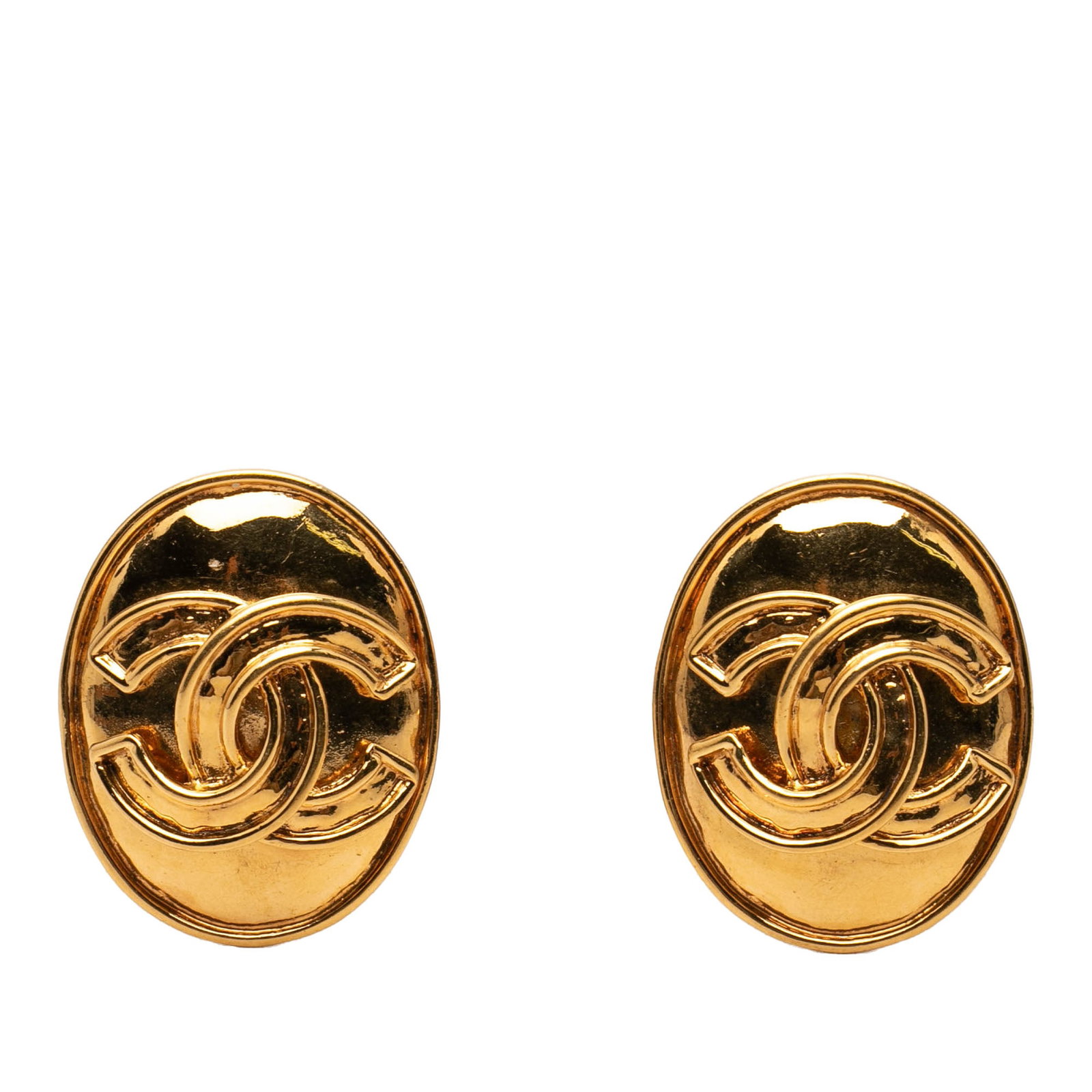 Chanel CC Oval Clip On Gold Plated Earrings: Chanel CC Oval Clip On Gold Plated Earrings These Chanel CC gold-plated oval earrings feature a classic clip-on closure and showcase the iconic CC logo. Crafted from gold-plated metal, these earrings 