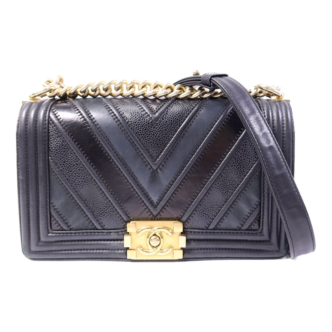 CHANEL Boy 25 Black Calfskin Chain Shoulder Bag A67086: CHANEL Boy 25 Black Calfskin Chain Shoulder Bag A67086 A black CHANEL Boy 25 chain shoulder bag, model A67086, crafted in calfskin (cowhide) leather. It features a flap closure, one open interior pock