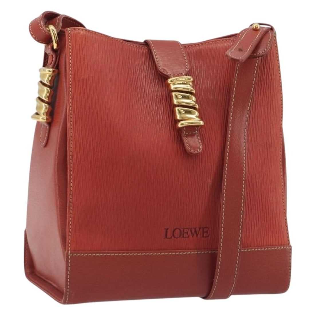 LOEWE Velazquez red leather shoulder bag gold tone Spain: LOEWE Velazquez red leather shoulder bag gold tone Spain Authentic LOEWE Velazquez shoulder bag in red leather with gold-tone accents. This women's shoulder bag is made in Spain and includes only the 