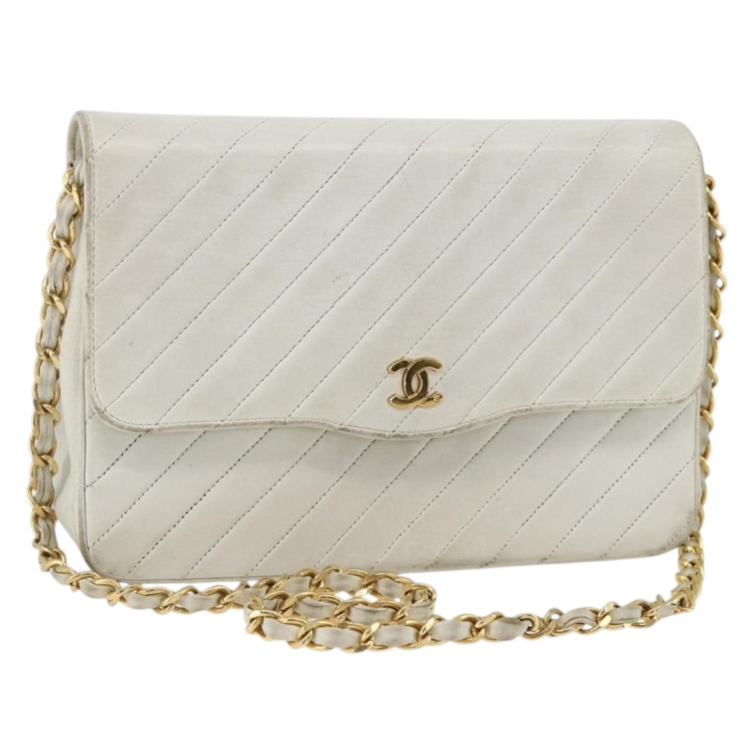 Chanel White Lambskin Matelasse Shoulder Bag with Gold Chain CC: Chanel White Lambskin Matelasse Shoulder Bag with Gold Chain CC This CHANEL Matelasse chain shoulder bag features a classic lambskin exterior in white with gold-tone accents. Designed for women, the b