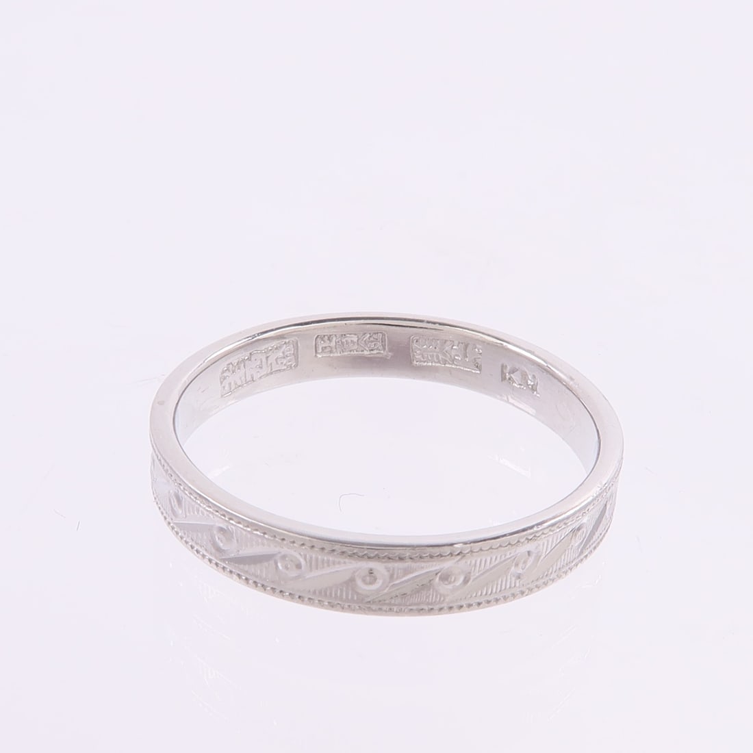 Pt900 Platinum Ring US Size 6 3.7g - 5