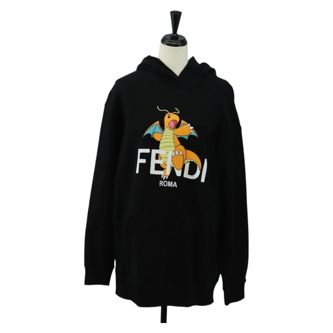 Black Cotton Long Sleeve T Shirt FENDI x FRGMT x POKEMON Parker Kairyu: Black Cotton Long Sleeve T Shirt FENDI x FRGMT x POKEMON Parker Kairyu FENDI x FRGMT x POKEMON Parker Kairyu long-sleeved T-shirt in black, made of cotton and designed for women. Made in Italy, this p