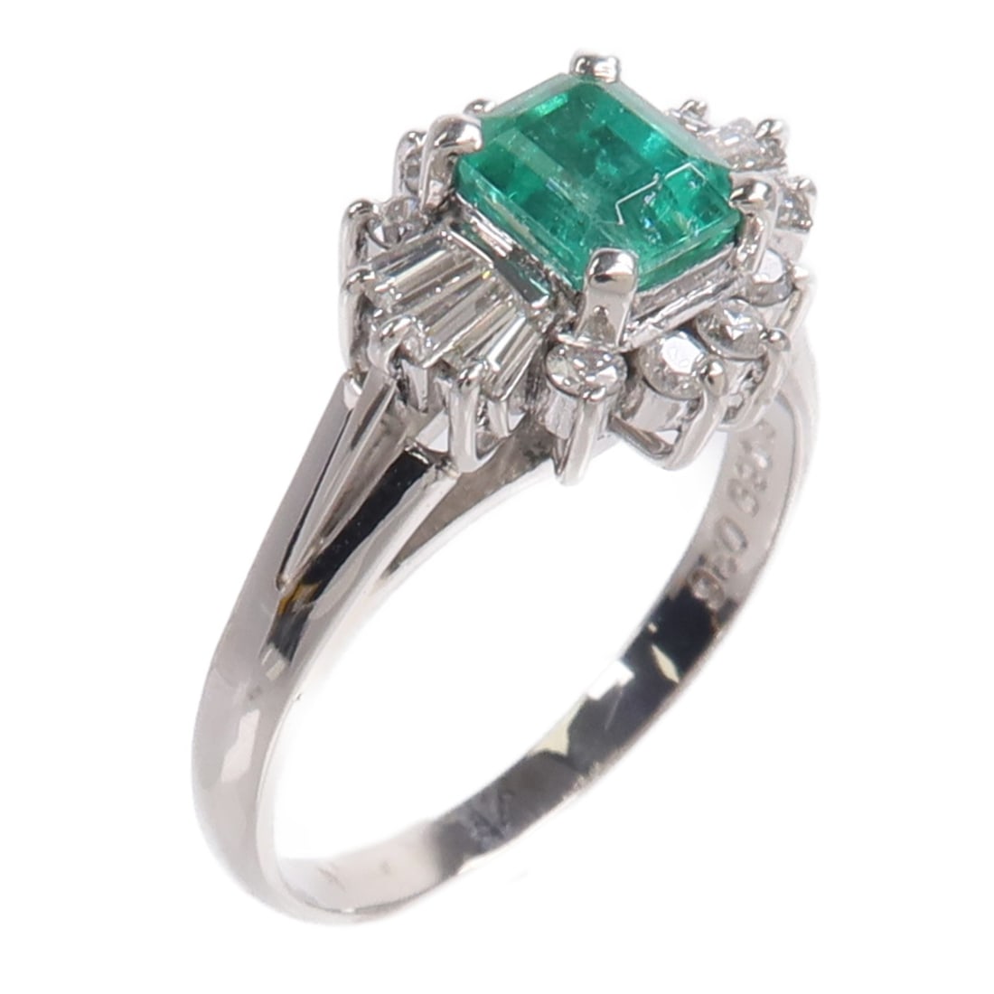 Pt900 Platinum Emerald Diamond Ring US Size 5.25: Pt900 Platinum Emerald Diamond Ring US Size 5.25 A women's ring in Pt900 platinum with diamond and emerald details. The ring is sized US 5.25 and features a green and clear color presentation. It has 