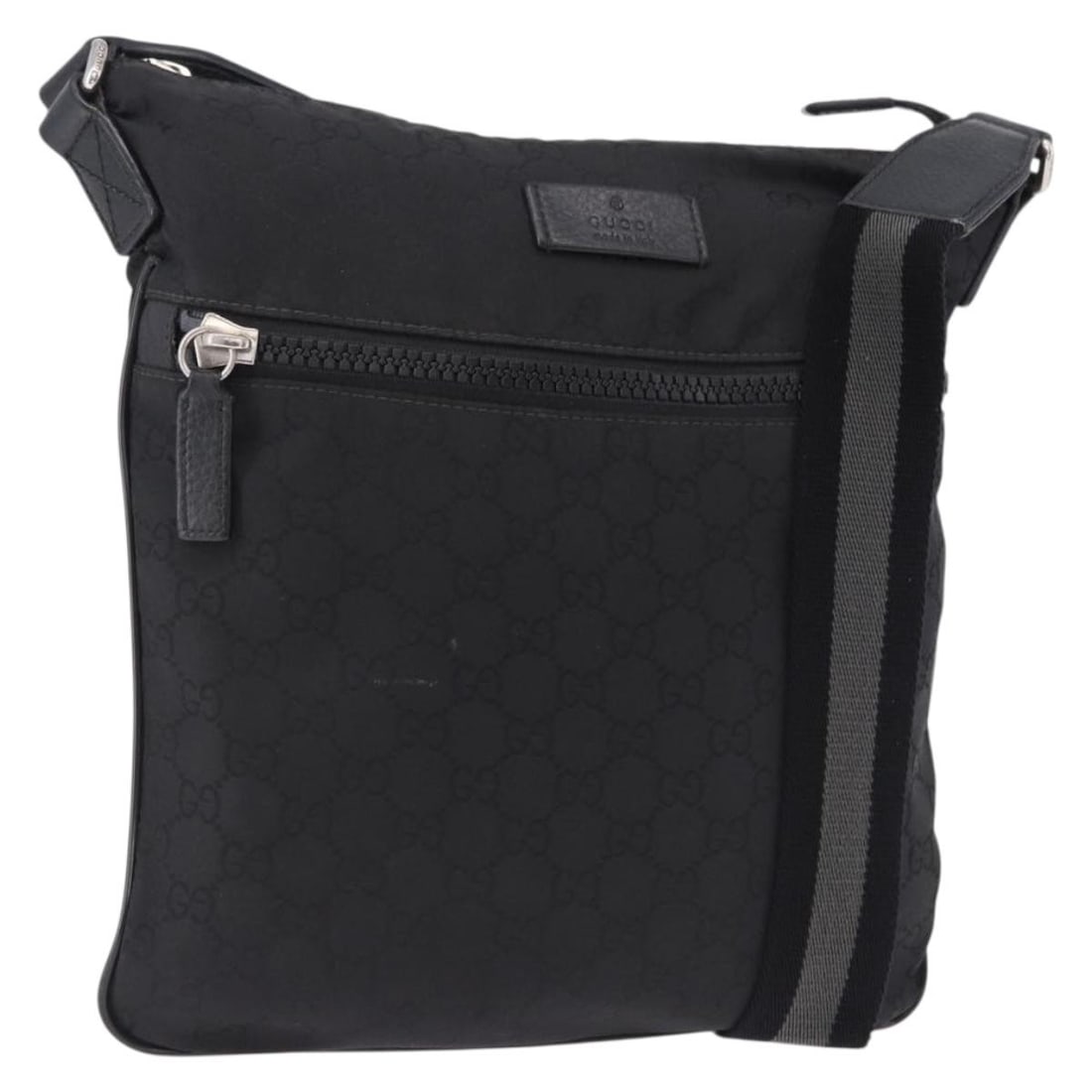 Gucci 509639 GG Canvas Shoulder Bag Black Silver Tone: Gucci 509639 GG Canvas Shoulder Bag Black Silver Tone Authentic Gucci shoulder bag in black and silver GG canvas. This women's bag is made in Italy and features an adjustable shoulder strap. It comes 