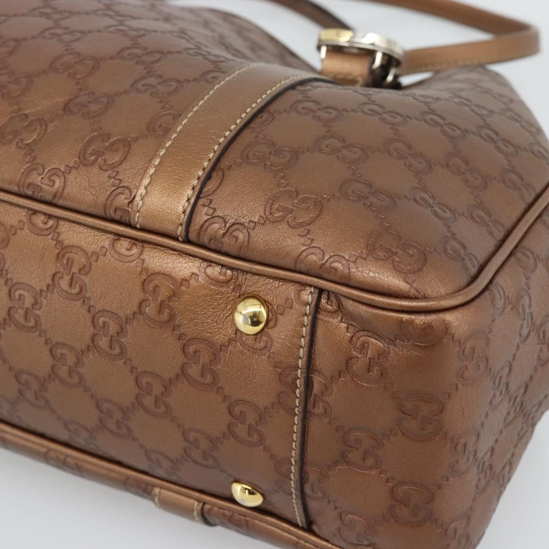 Louis Vuitton 232957 Bronze Leather Tote Bag Made in Italy: Louis Vuitton 232957 Bronze Leather Tote Bag Made in Italy Louis Vuitton Miss GG tote bag in bronze/gold tone leather. This women's tote is made in Italy and includes only the bag shown; the original 