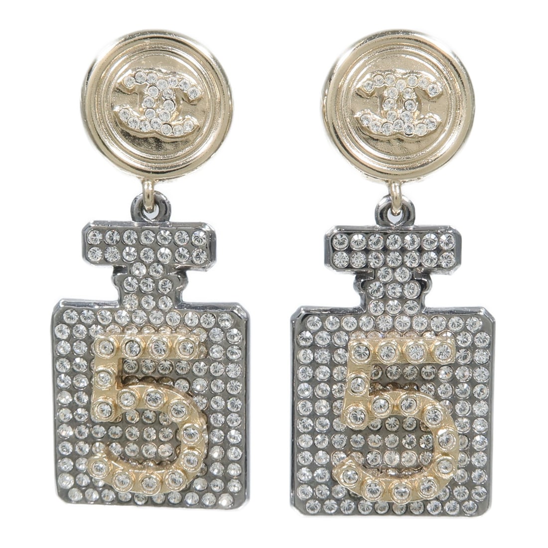 CHANEL CC Pierced Earrings Silver Tone Metal: CHANEL CC Pierced Earrings Silver Tone Metal CHANEL CC pierced earrings in silver metal, designed for women. The earrings are listed in very good AB condition and come with a storage box. Made in Fran
