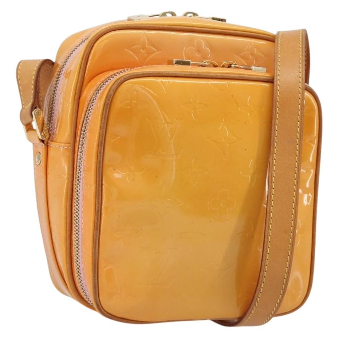 Louis Vuitton M91037 Wooster Vernis Shoulder Bag Marshmallow Pink: Louis Vuitton M91037 Wooster Vernis Shoulder Bag Marshmallow Pink This Louis Vuitton Monogram Vernis Wooster shoulder bag is crafted in patent leather and presented in Marshmallow Pink. Made in France