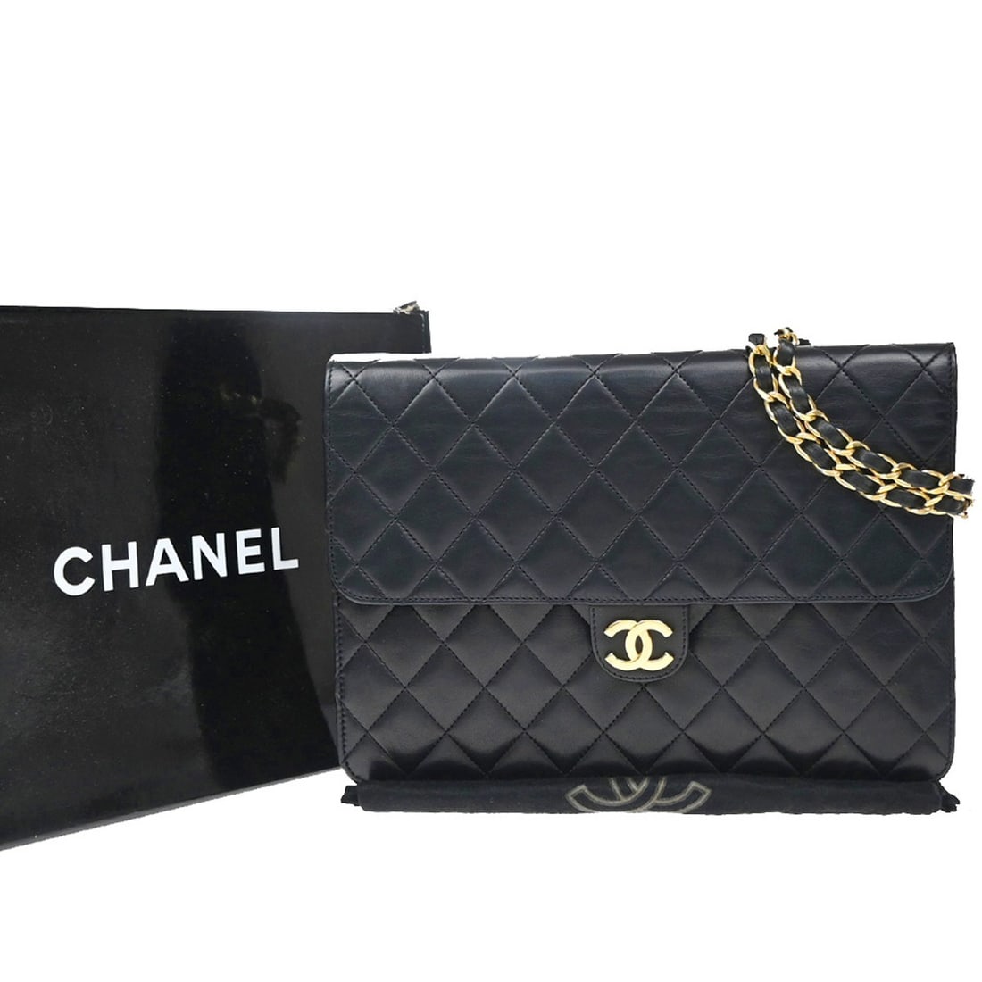 Chanel Vintage Clutch with Chain Black Leather Handbag: Chanel Vintage Clutch with Chain Black Leather Handbag Vintage Chanel clutch with chain in black quilted leather. Made in France, this women's bag is presented in good condition with light signs of we