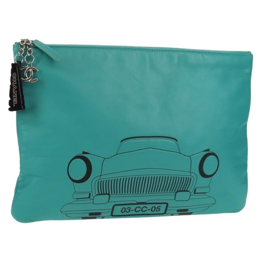 CHANEL Emerald Green Lamb Skin Clutch Bag Made in Italy: CHANEL Emerald Green Lamb Skin Clutch Bag Made in Italy Authentic CHANEL clutch bag in emerald green lamb skin, made in Italy. This women's clutch has a clean, streamlined silhouette and is offered in