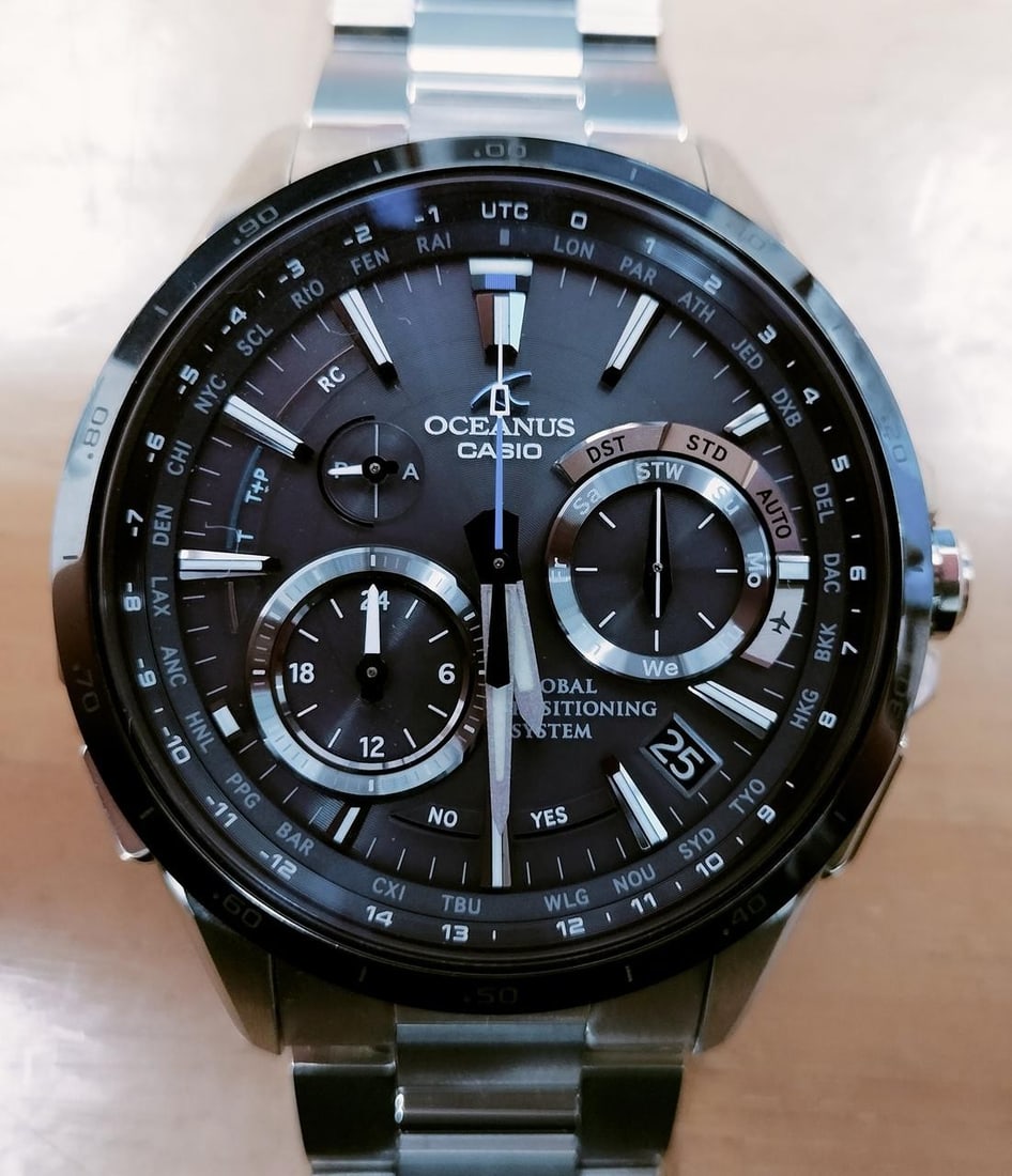 CASIO OCEANUS OCW-G1000 Mens Solar GPS Radio Hybrid Wristwatch: CASIO OCEANUS OCW-G1000 Mens Solar GPS Radio Hybrid Wristwatch Pre-owned CASIO OCEANUS GPS Hybrid Radio Solar men's wristwatch, model OCW-G1000, made in Japan. The watch comes with its box and instruc