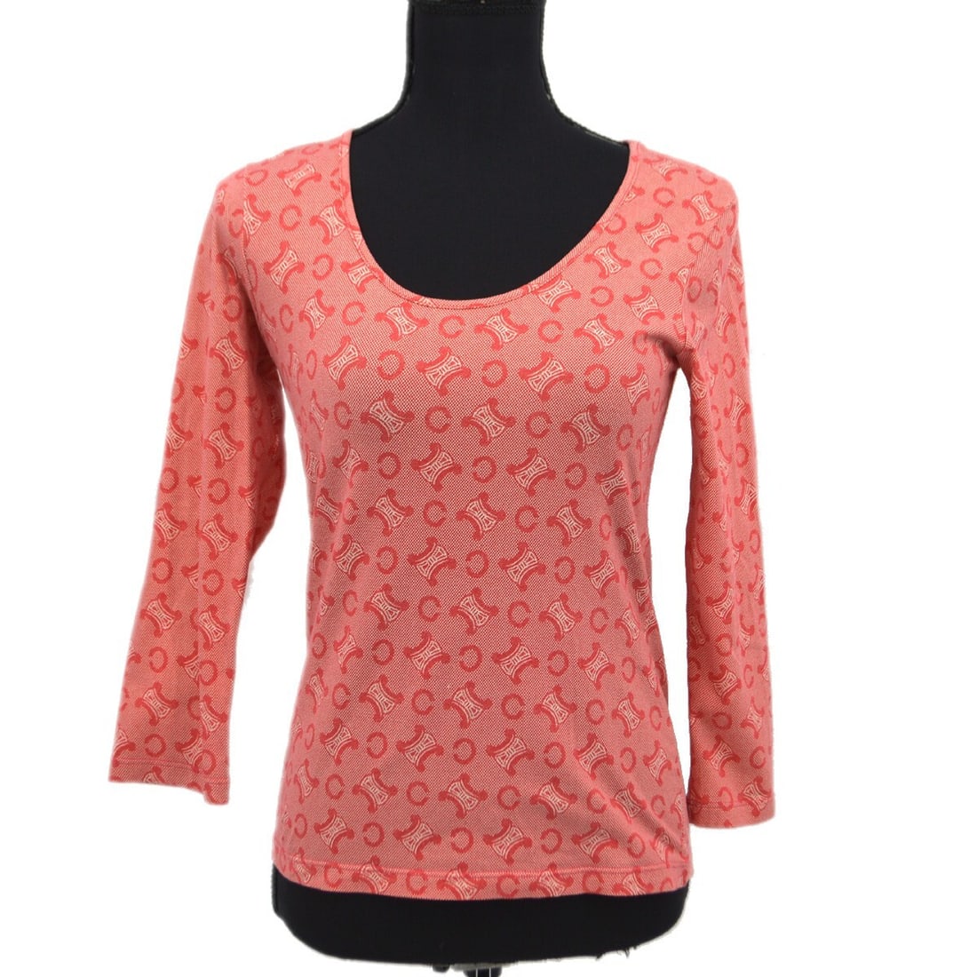 CELINE C Macadam red long sleeve round neck T shirt L: CELINE C Macadam red long sleeve round neck T shirt L Celine C Macadam long sleeve top in red with a round neckline and casual styling. Made in Italy, this women's regular-fit top is crafted from a co