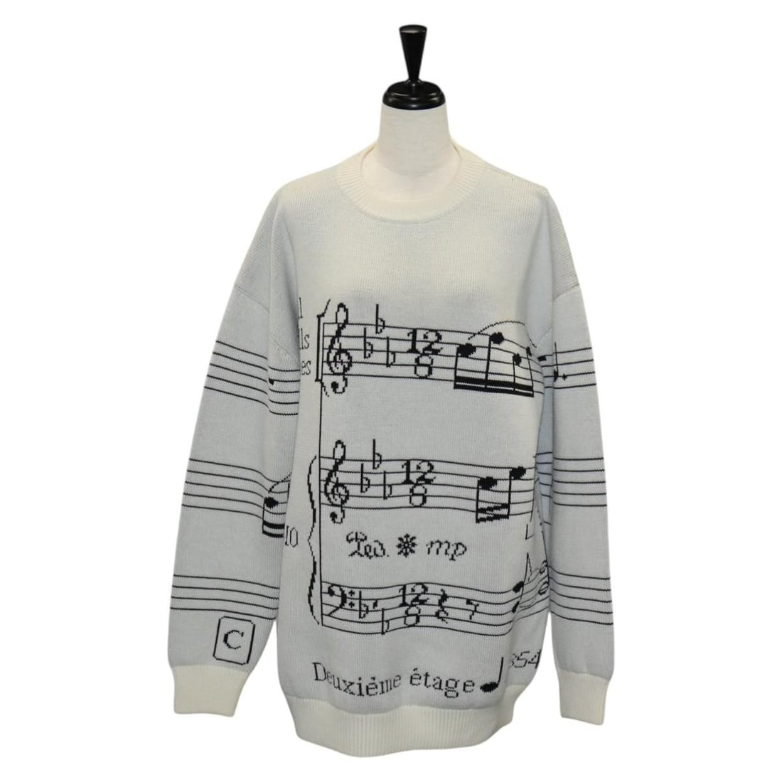 Louis Vuitton White Musical Note Wool Jacket XS Made in Italy: Louis Vuitton White Musical Note Wool Jacket XS Made in Italy This exquisite Louis Vuitton jacket showcases a unique knitted fabric with a musical note pattern, crafted from high-quality wool in a cla