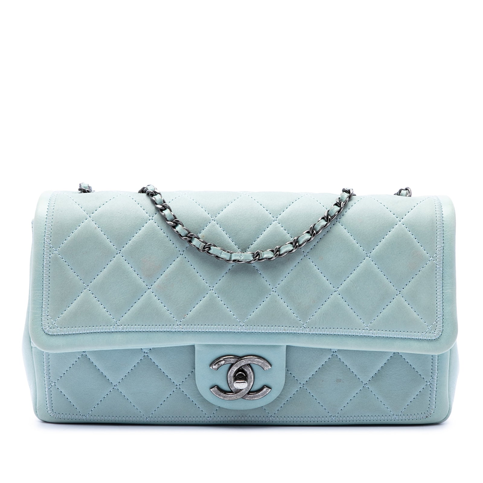 Chanel CC Single Flap Shoulder Bag Blue Quilted Calfskin: Chanel CC Single Flap Shoulder Bag Blue Quilted Calfskin Chanel CC Quilted Calfskin Single Flap shoulder bag in blue, crafted with a quilted calfskin leather body, leather-woven chain link shoulder st