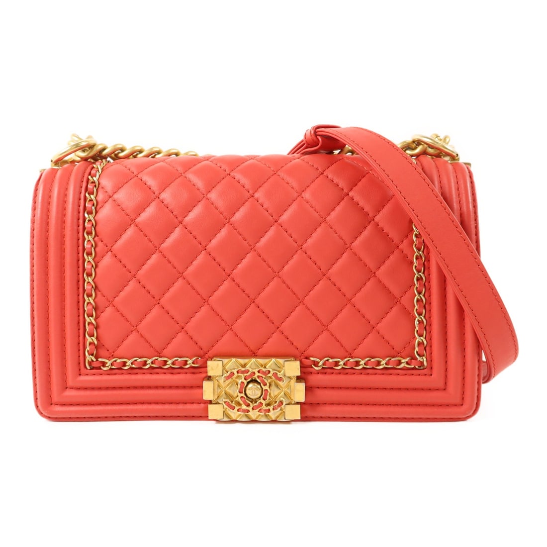CHANEL Boy 25 A67086 Red Lambskin Shoulder Bag GHW: CHANEL Boy 25 A67086 Red Lambskin Shoulder Bag GHW CHANEL Boy 25 chain shoulder bag in red lambskin (sheep leather) with a shoulder strap length of 66 - 108 cm. The bag is described as a shoulder bag 