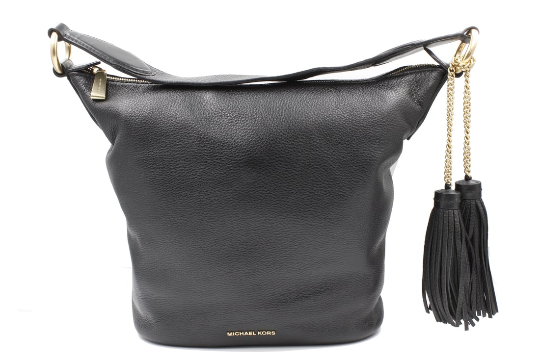 Michael Kors Black Leather Large Shoulder Bag with 4 Pockets: Michael Kors Black Leather Large Shoulder Bag with 4 Pockets Elevate your style with this stunning Michael Kors black leather shoulder bag. Designed for the modern woman, this large handbag features a
