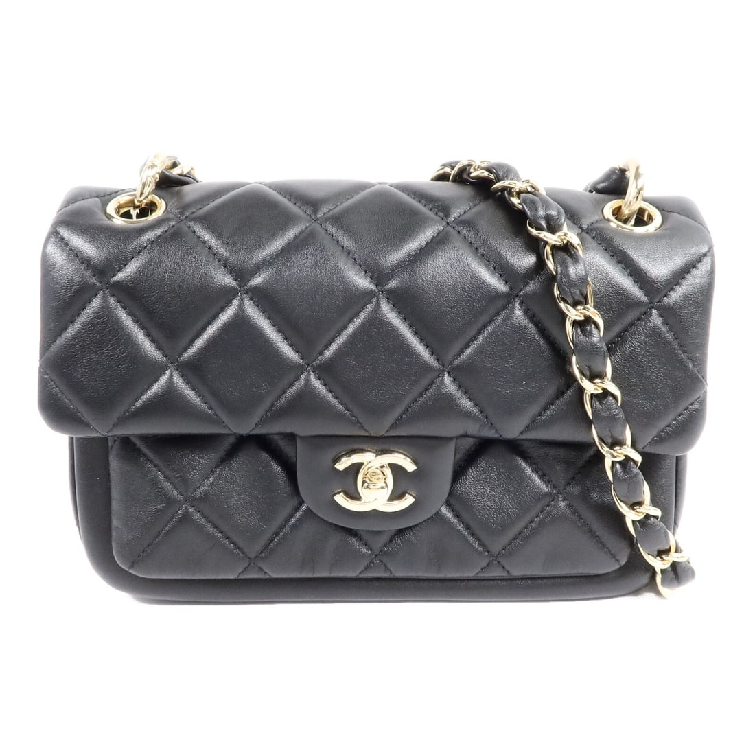 CHANEL CC Flap Shoulder Bag Black Lambskin Chunky Chain GHW: CHANEL CC Flap Shoulder Bag Black Lambskin Chunky Chain GHW Classic CHANEL shoulder bag in black lambskin leather with a CC turn-lock flap and chunky chain strap. The bag features an exterior open poc