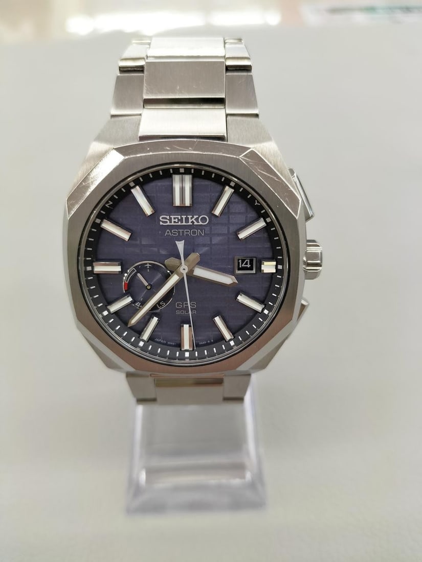 Seiko SBXD013 Astron Nextar mens GPS Solar titanium wristwatch: Seiko SBXD013 Astron Nextar mens GPS Solar titanium wristwatch Pre-owned Seiko Astron Nextar men's wristwatch with GPS Solar movement. This Japan-made model SBXD013 features a pure titanium case and t