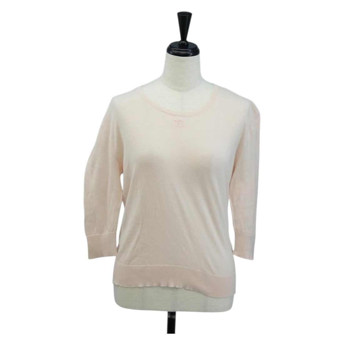 CHANEL Pink Cotton CC Top Womens 3 4 Sleeve: CHANEL Pink Cotton CC Top Womens 3 4 Sleeve Pink cotton CHANEL top for women with 3/4 sleeves. This Italy-made piece features a simple, casual silhouette and shows reasonable wear consistent with cond