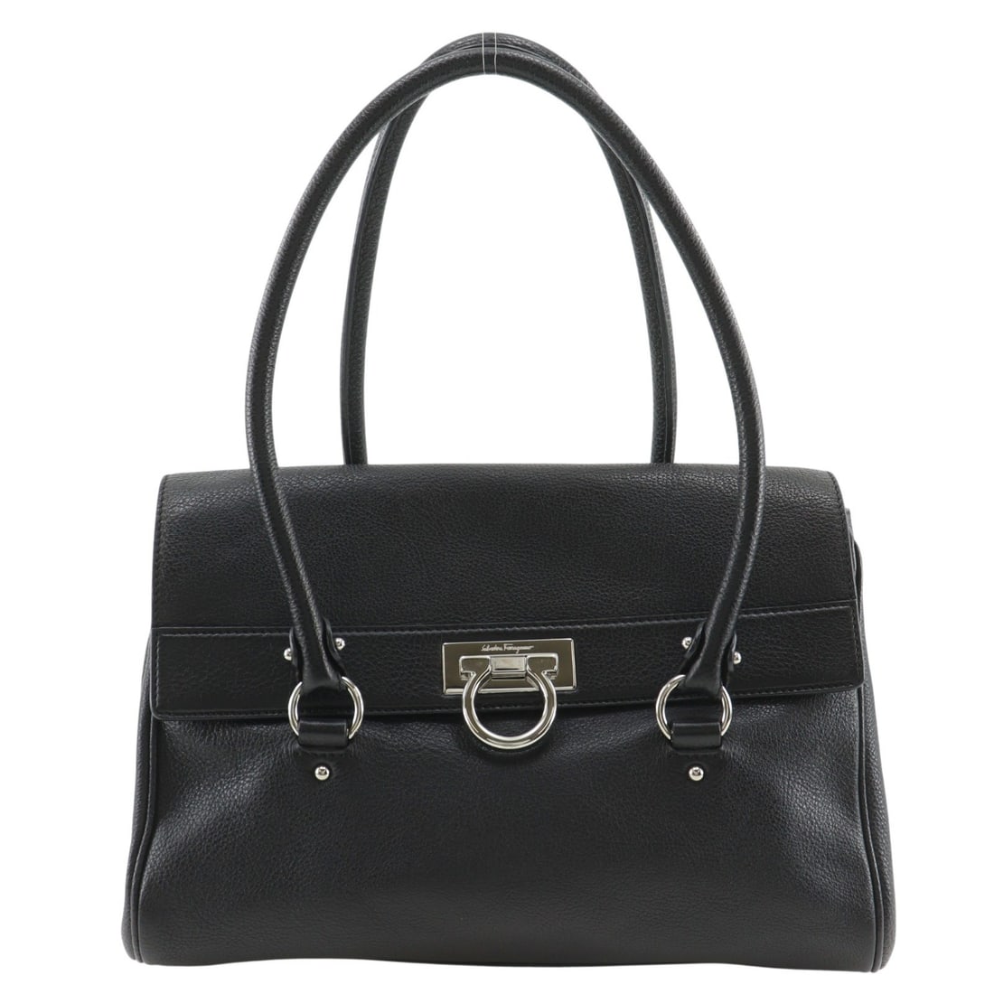 Black Leather Satchel Salvatore Ferragamo Gancini: Black Leather Satchel Salvatore Ferragamo Gancini Salvatore Ferragamo Gancini satchel in black leather. This women's handbag is made in Italy and is presented in good condition, with light scratching 