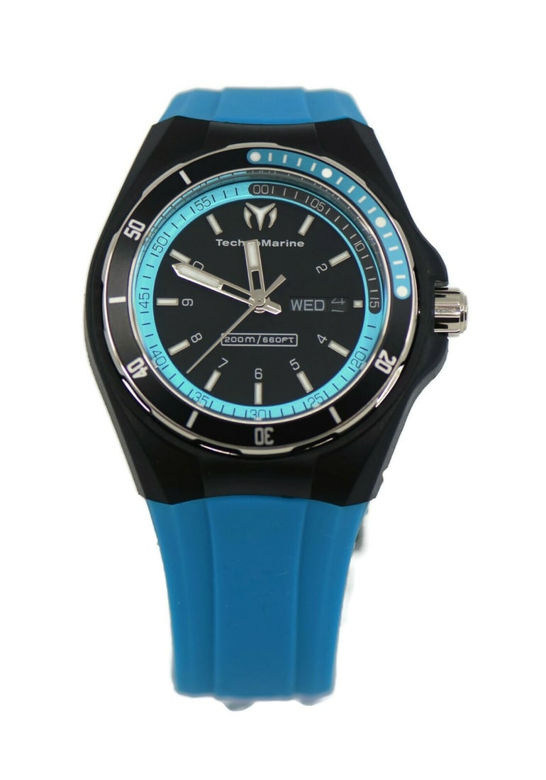 Authentic Technomarine Cruise Blue Quartz Watch 40mm with Box and Papers: Authentic Technomarine Cruise Blue Quartz Watch 40mm with Box and Papers Explore the elegance of the Technomarine Cruise Blue Stainless Steel Watch, a perfect blend of style and functionality. This wr