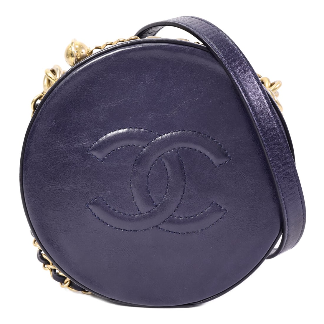 CHANEL A91946 blue calfskin round shoulder bag with chain: CHANEL A91946 blue calfskin round shoulder bag with chain Round clutch with chain shoulder bag in blue calfskin leather, identified by model number A91946. It features a CC logo, gold-tone hardware, a